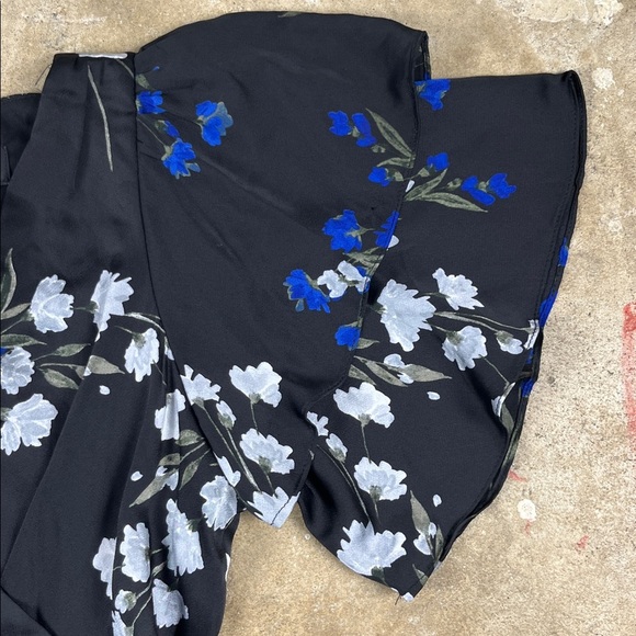 DKNY Black Dress with Blue and White Floral Design NWT
Size: 12 - Picture 2 of 8